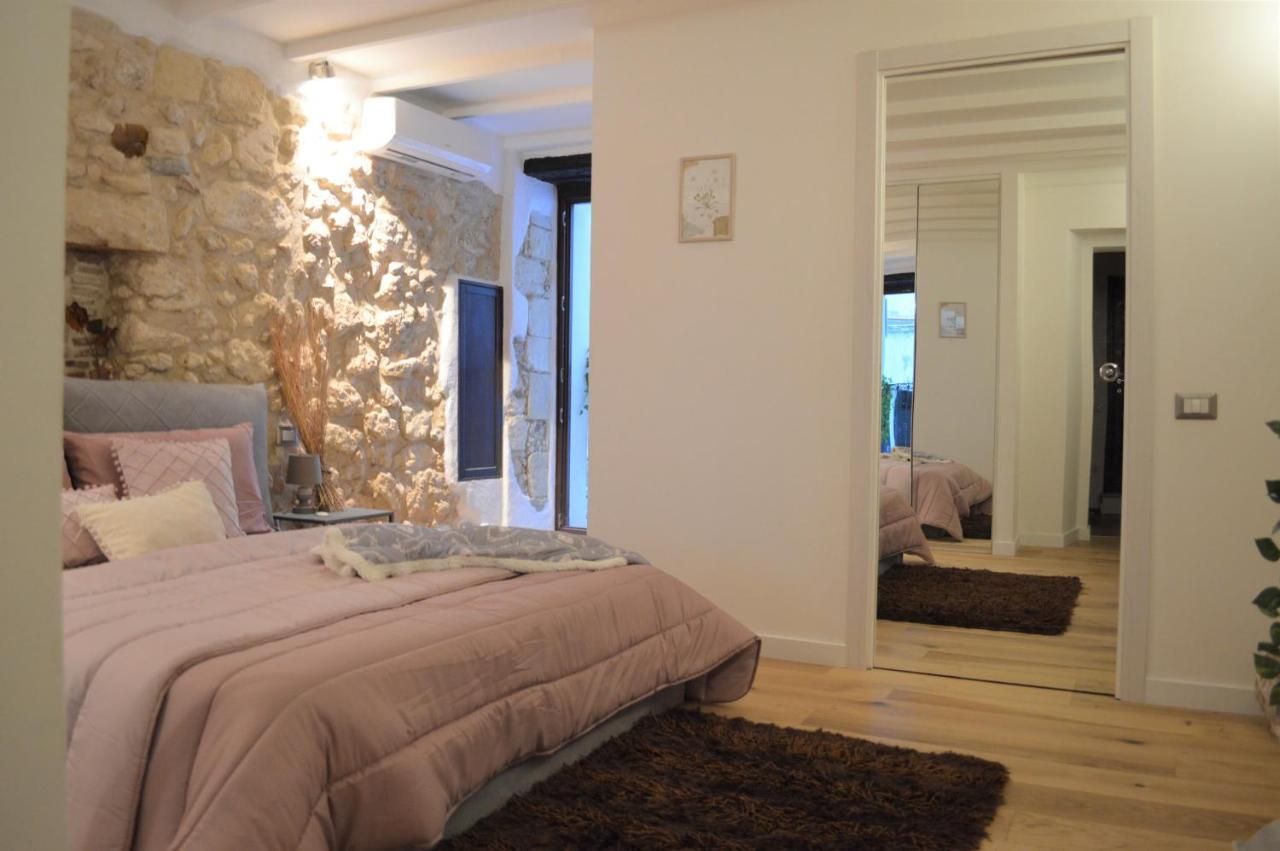 Domu 600 - Suite Mini Appartamento Cagliari Centro Storico エクステリア 写真