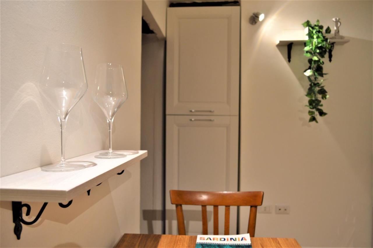 Domu 600 - Suite Mini Appartamento Cagliari Centro Storico エクステリア 写真