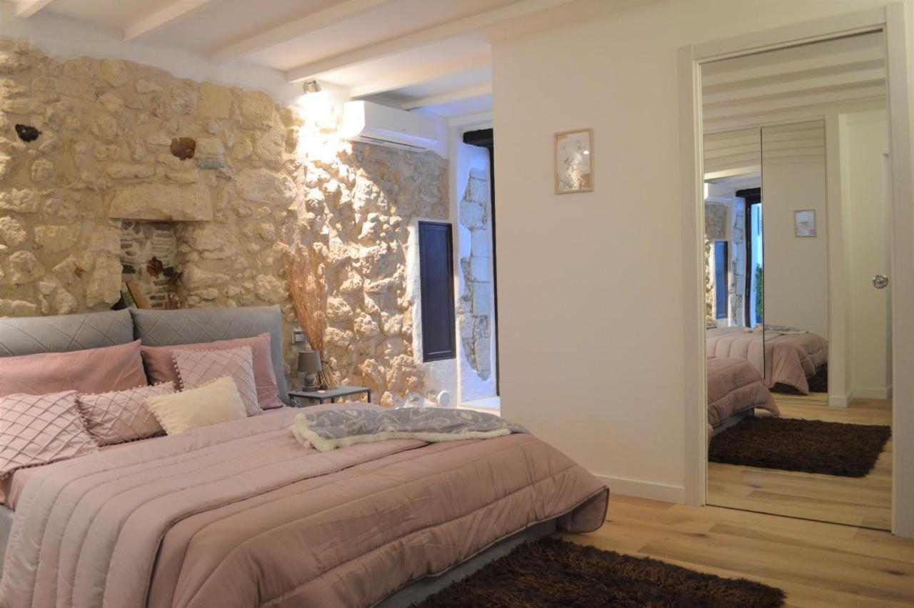 Domu 600 - Suite Mini Appartamento Cagliari Centro Storico エクステリア 写真