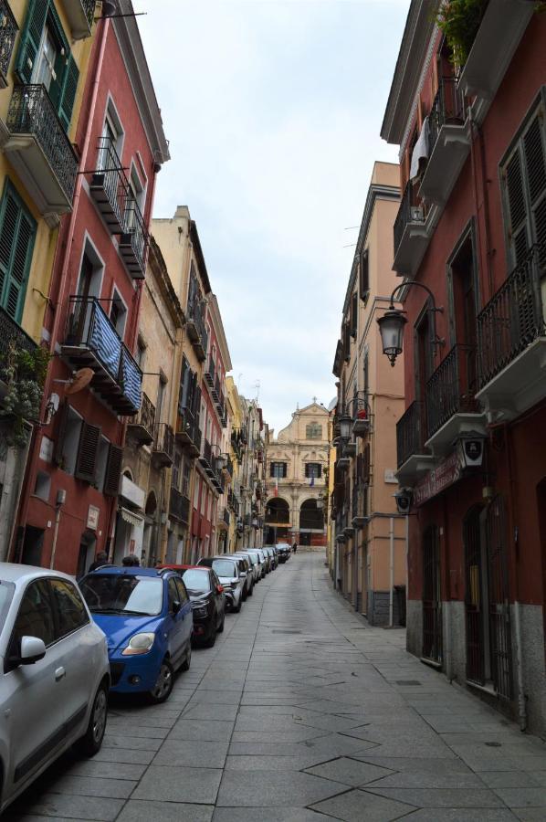 Domu 600 - Suite Mini Appartamento Cagliari Centro Storico エクステリア 写真
